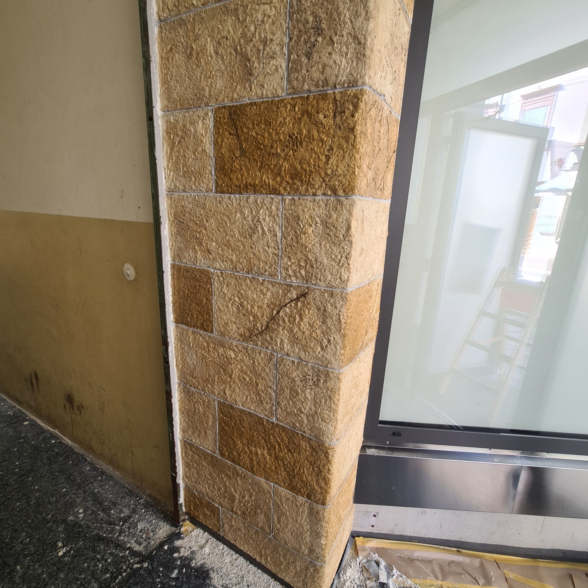 Rivestimento interno in finta pietra